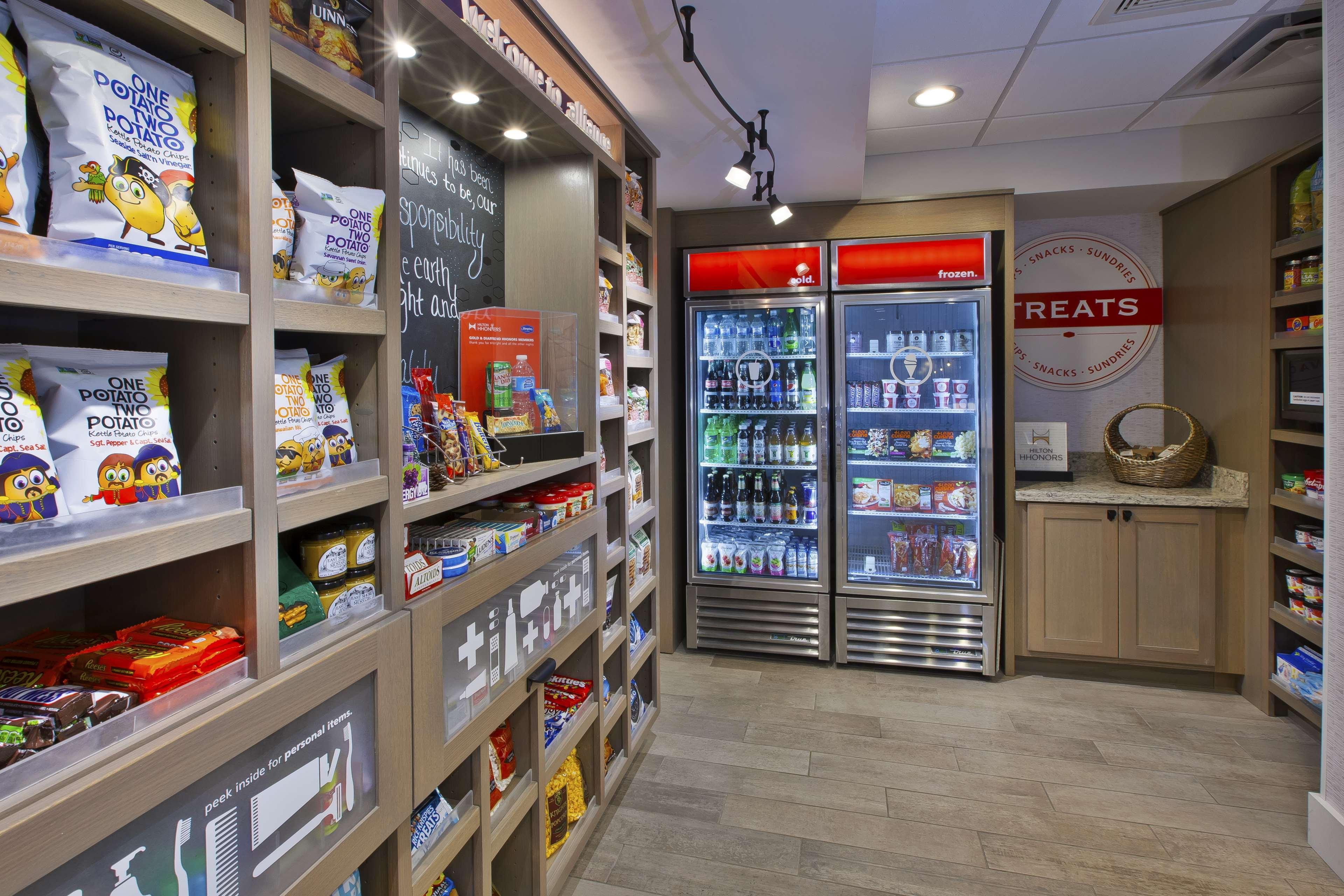 Hampton Inn & Suites Alliance Bagian luar foto